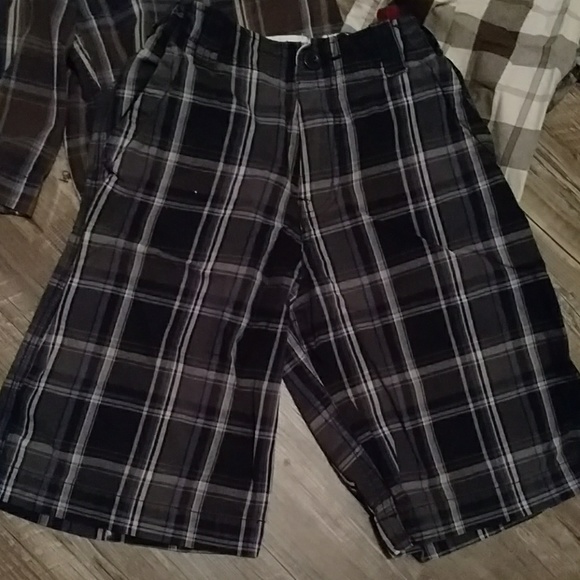 Bundle of 4 plaid shorts - Picture 3 of 5